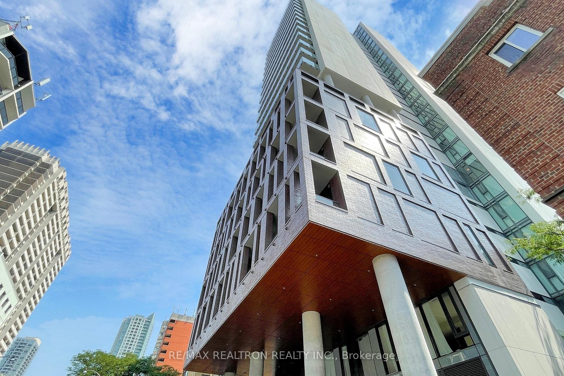 81 Wellesley Street E #2001