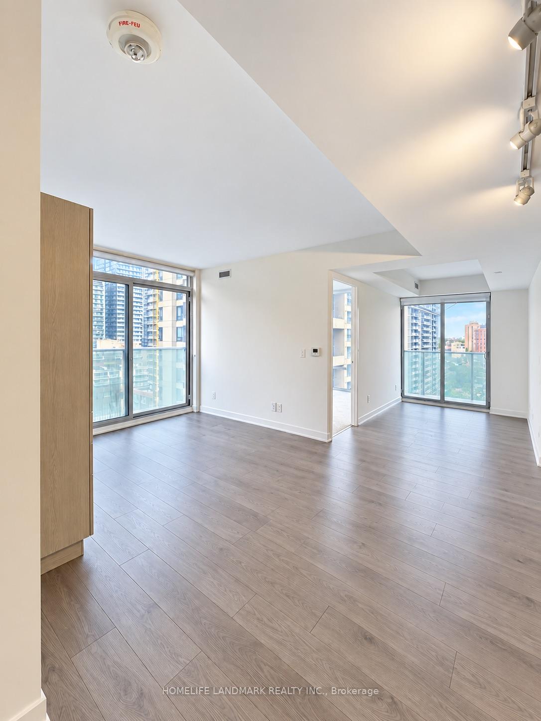 501 Yonge Street  #905