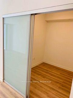 15 Queens Quay E #609