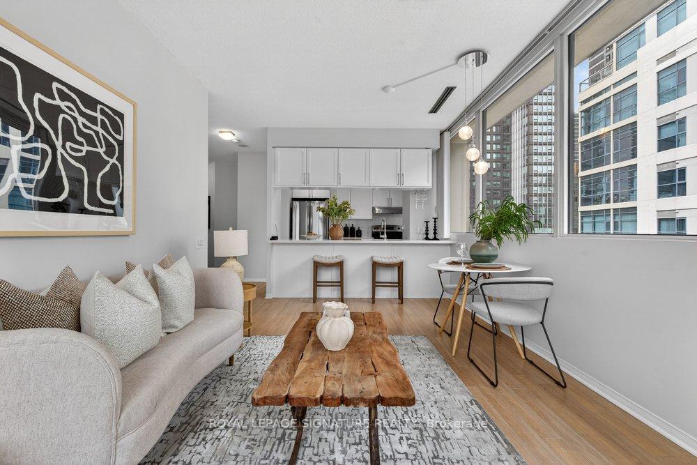 555 Yonge Street  #707