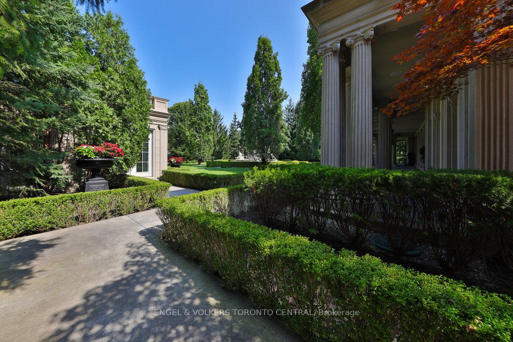 489 Lakeshore Road E