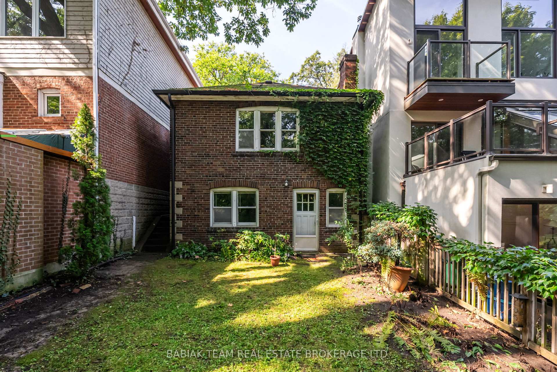 8 Grenadier Ravine Drive 