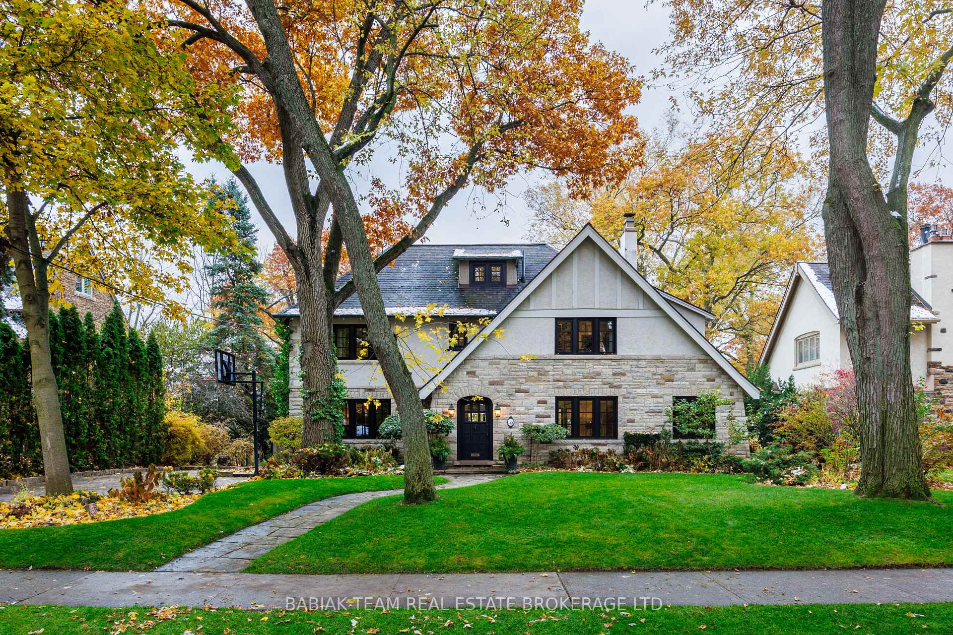 35 Baby Point Crescent 