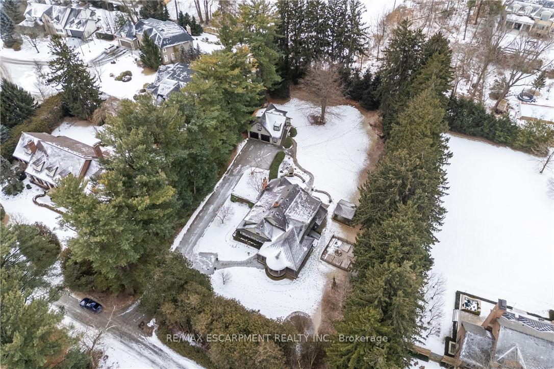 2055 Lakeshore Road E