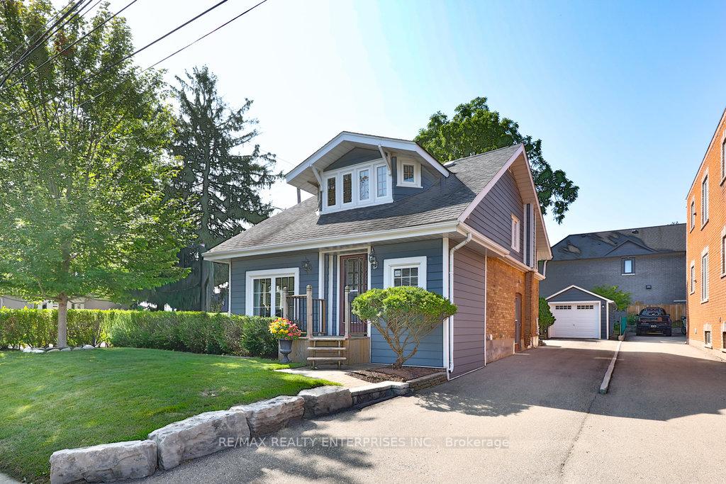 44 Mississauga Road N