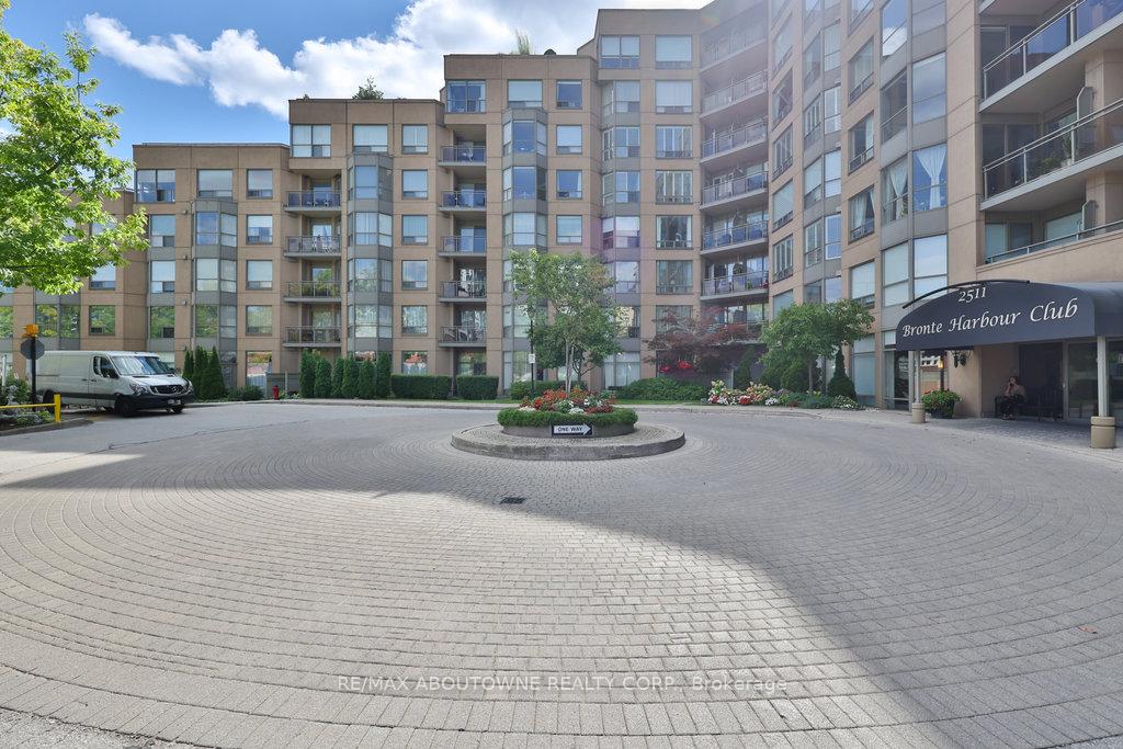2511 Lakeshore Road W #801