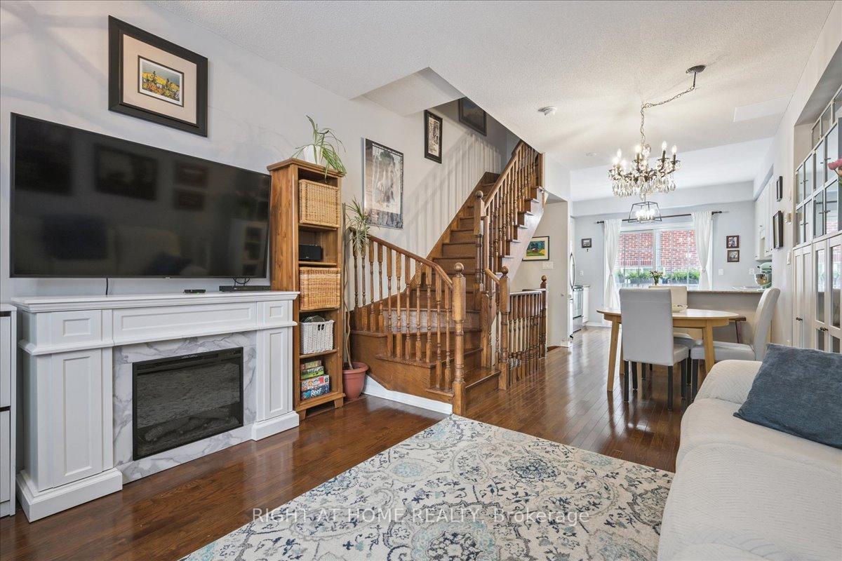 101 The Queensway N/A  TH 2