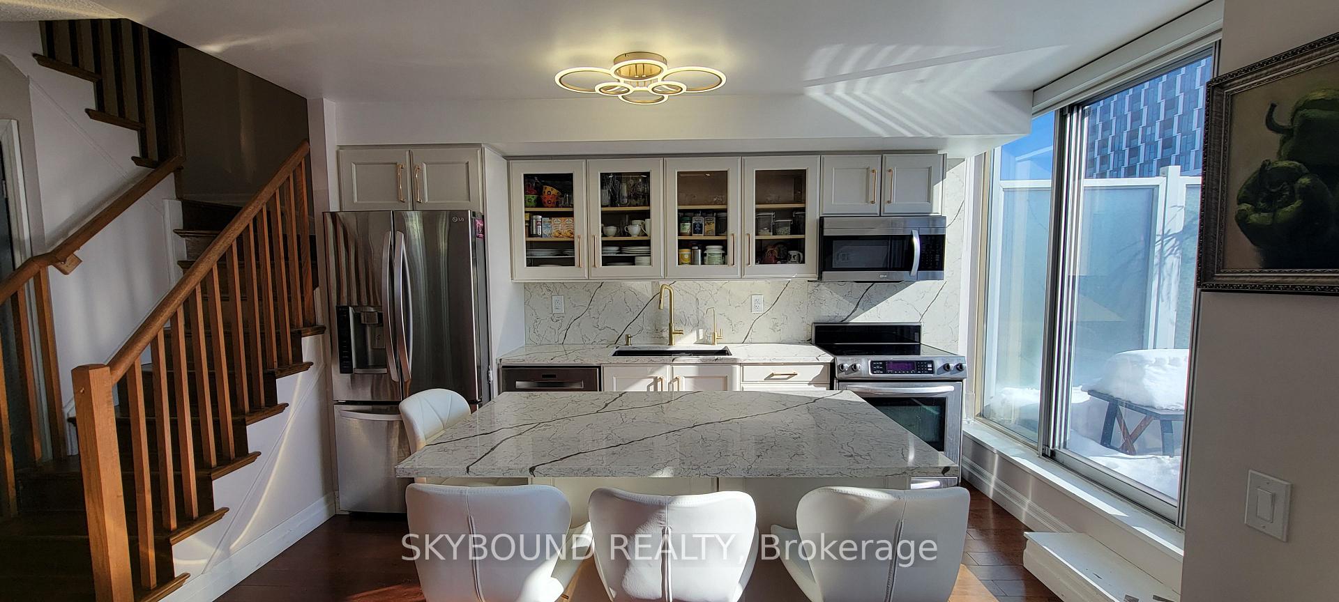 1040 The Queensway N/A  #919