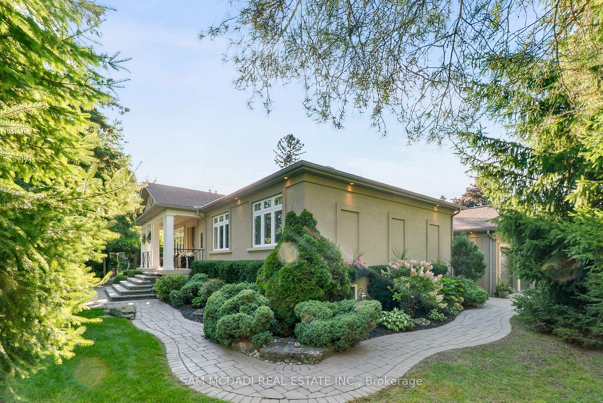 1522 Glenhill Crescent 