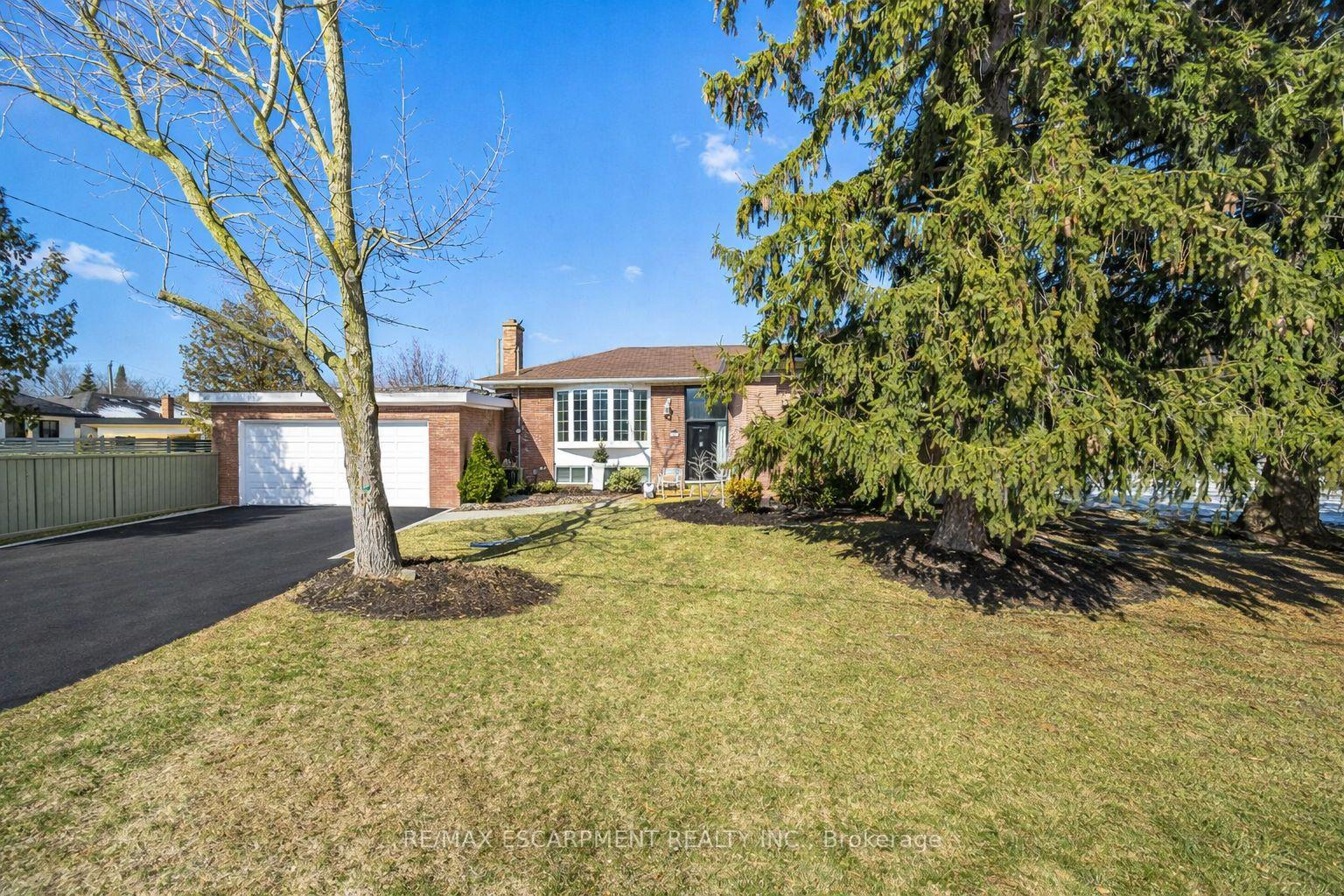 487 Wellington Crescent 
