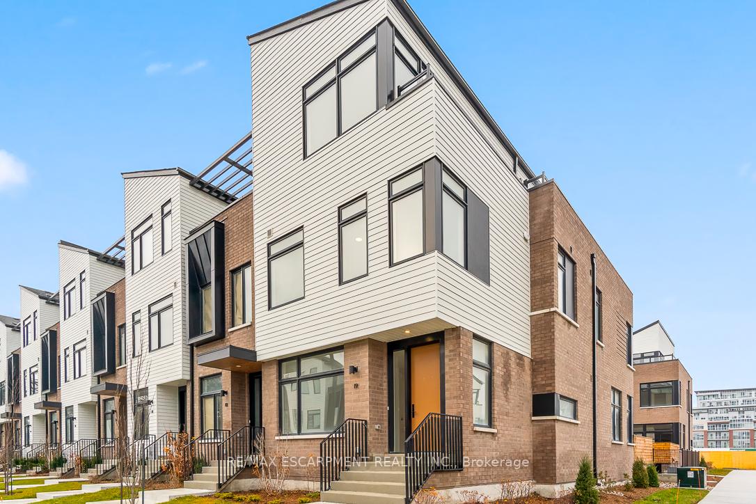 20 Lou Parsons Way  #19