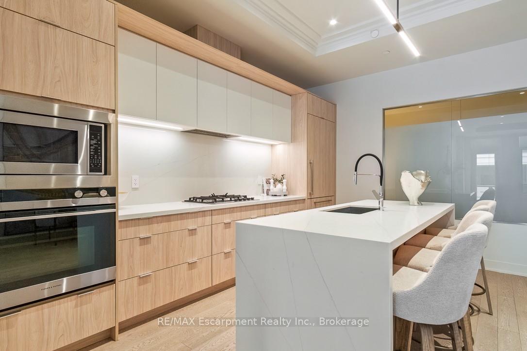 123 Maurice Drive  #105