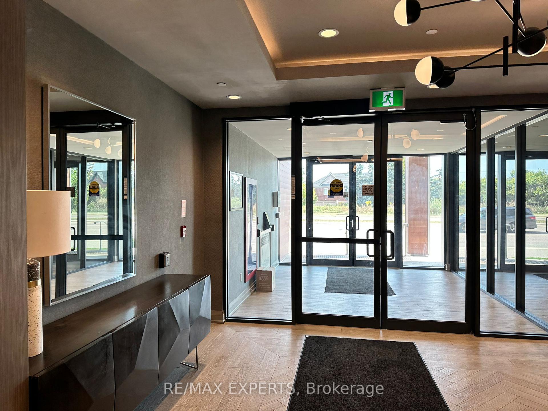 95 Dundas Street W #206