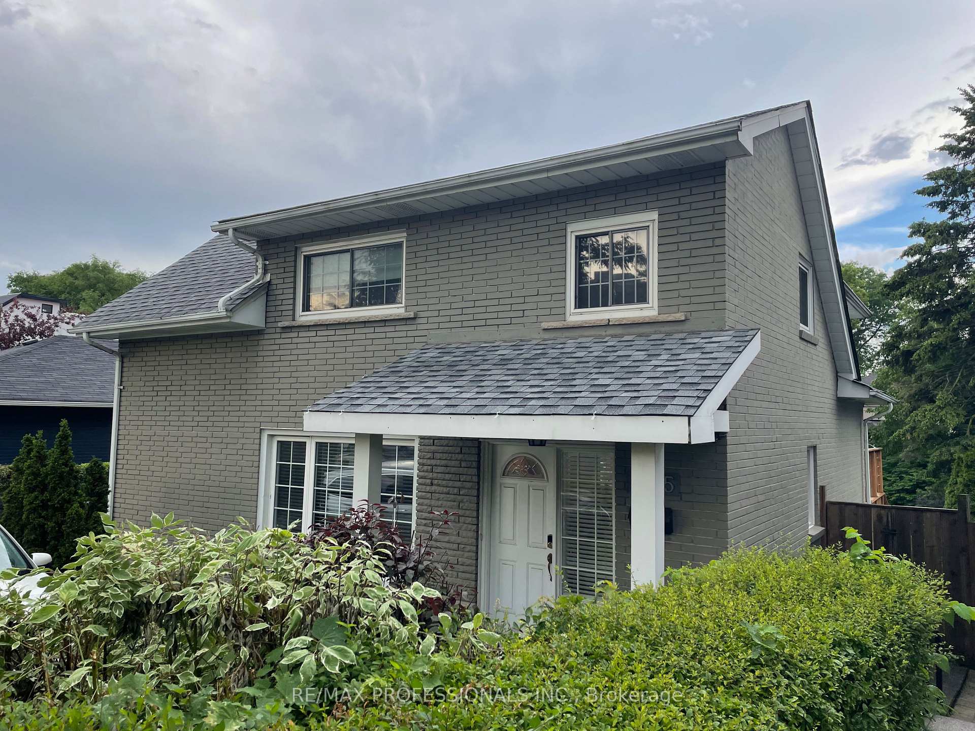 4625 Dundas Street W