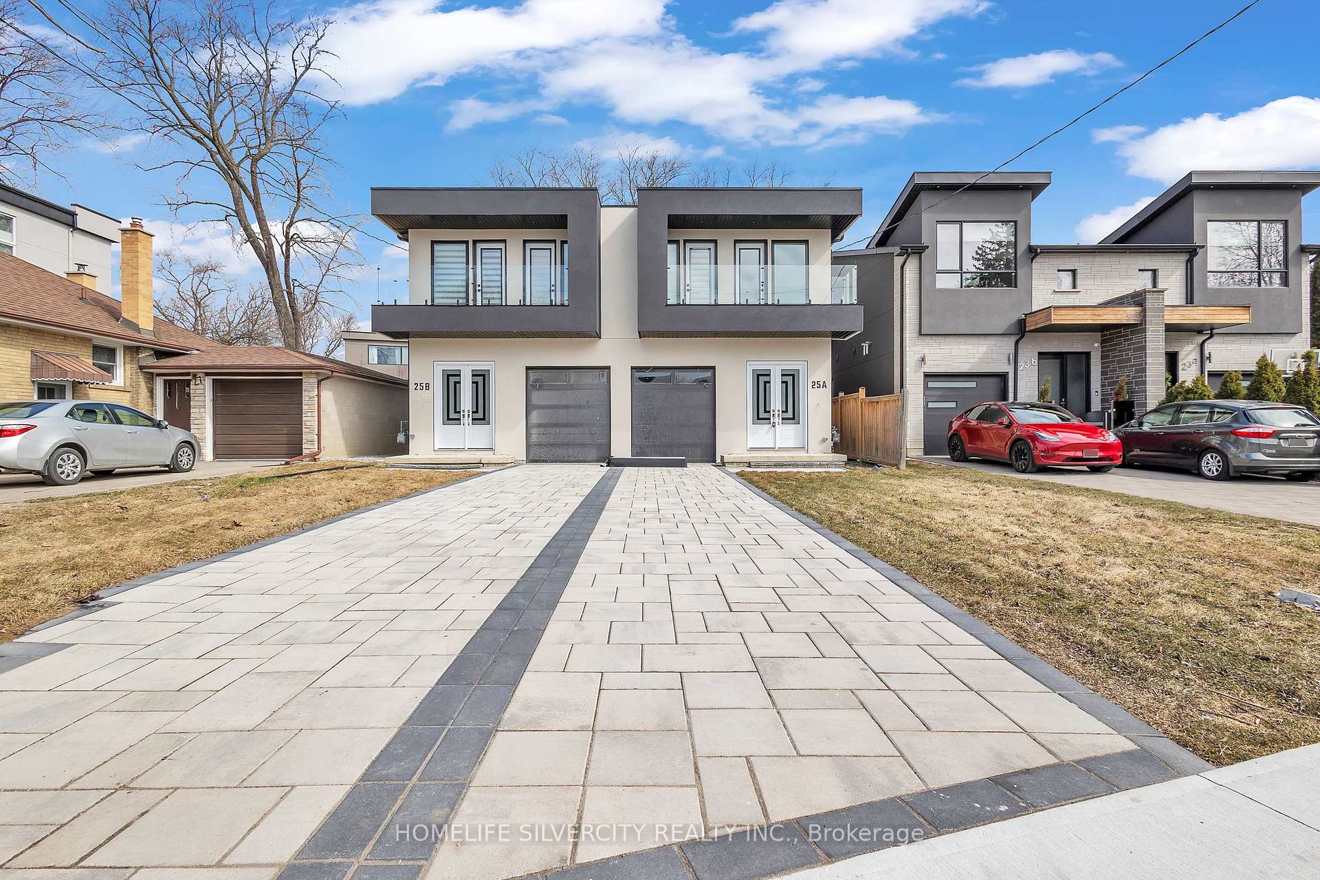 25A Pine Avenue N