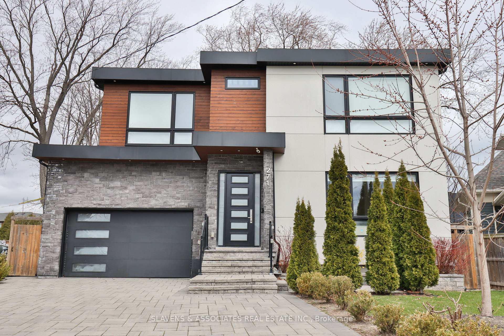 271 Jennings Crescent 