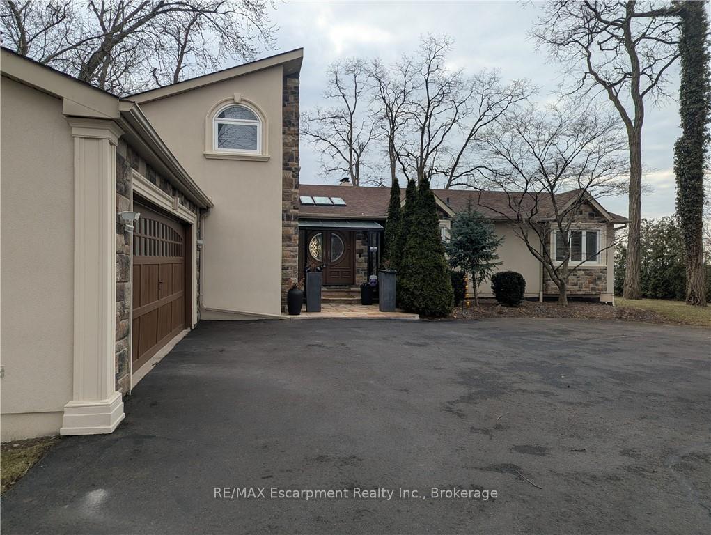 3346 Lakeshore Road W