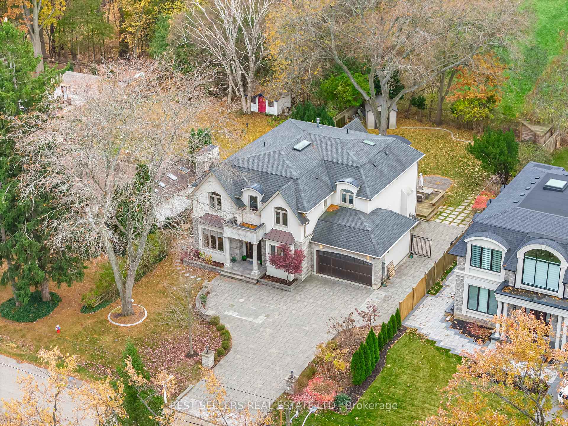 898 Parkland Ave Avenue 