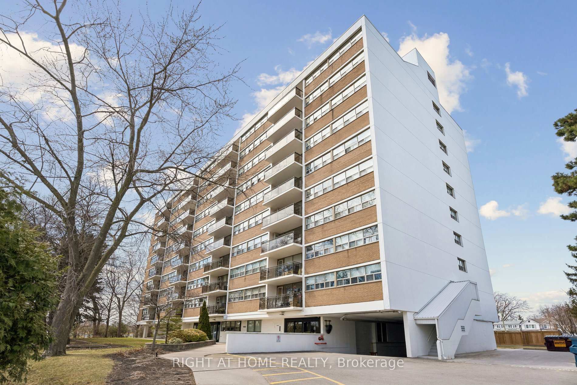 212 Kerr Street  #207
