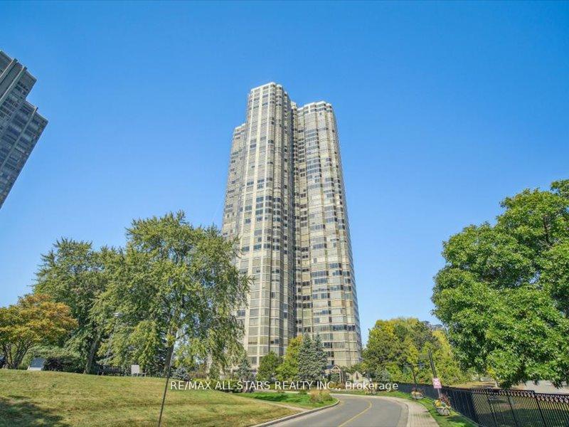 1 Palace Pier Court  Ph 4507