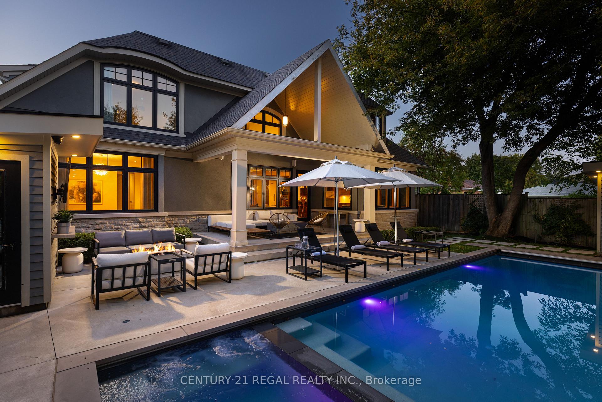 2442 Meadowood Crescent 