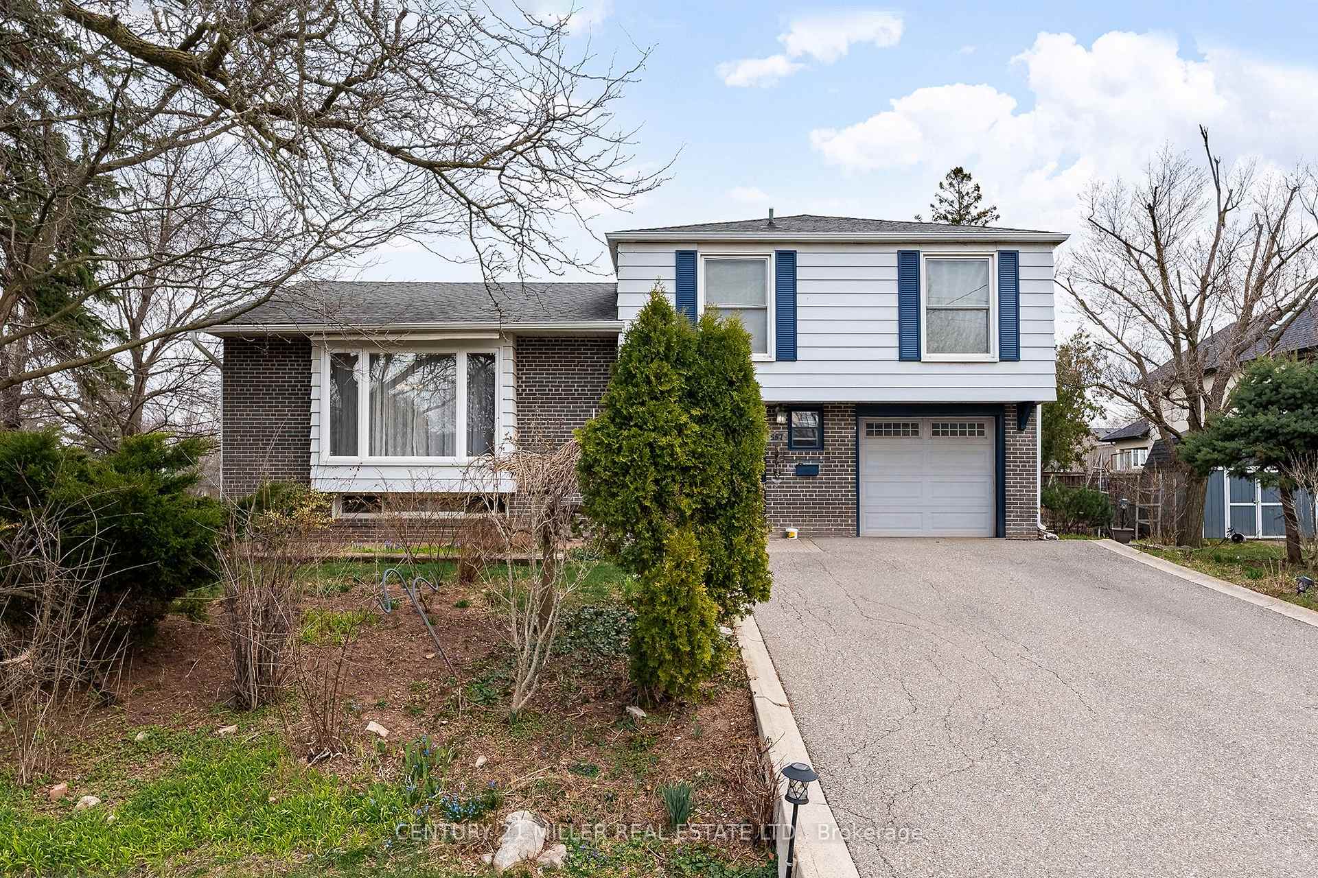 557 Trafford Crescent 