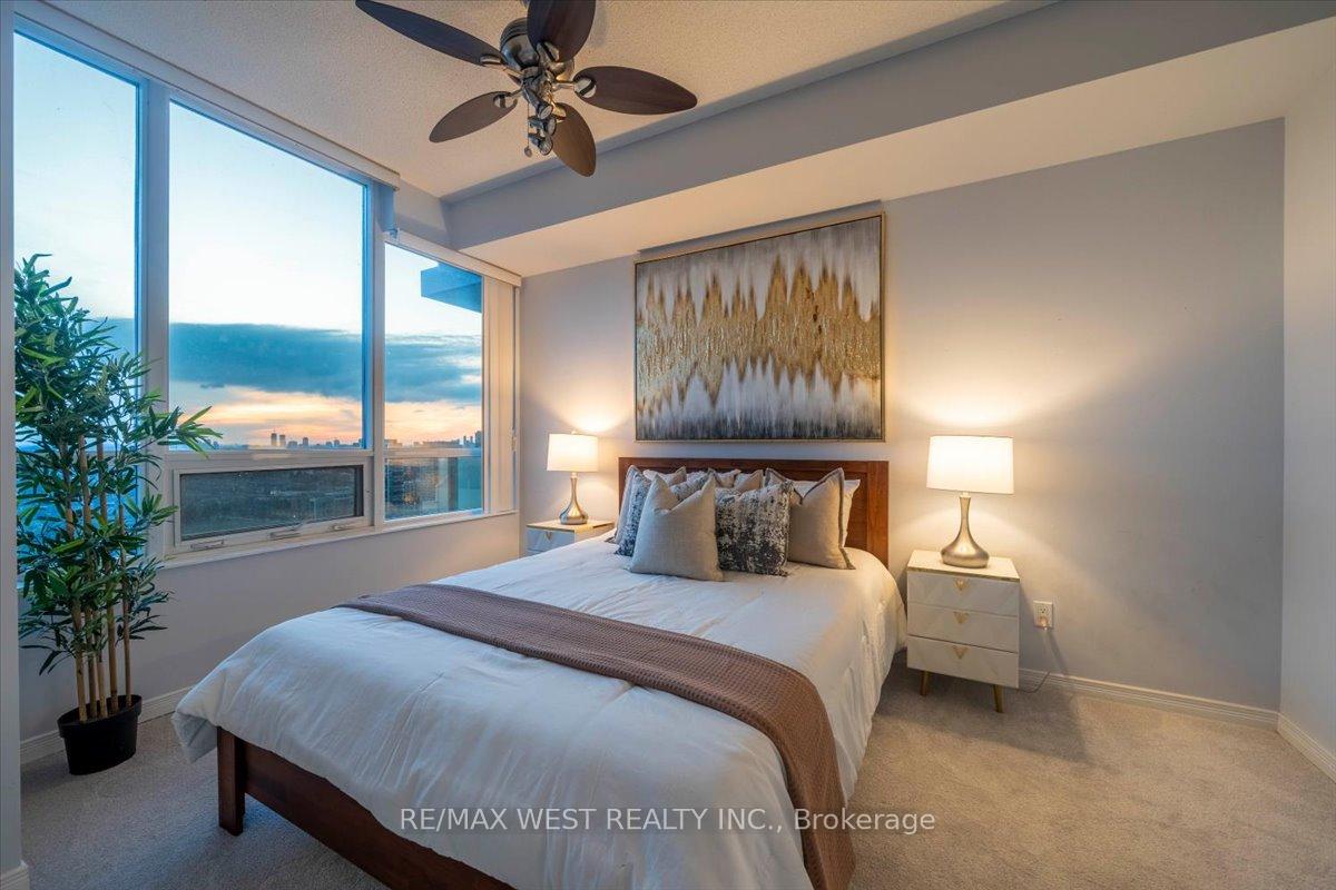 2240 Lake Shore Boulevard W #3302