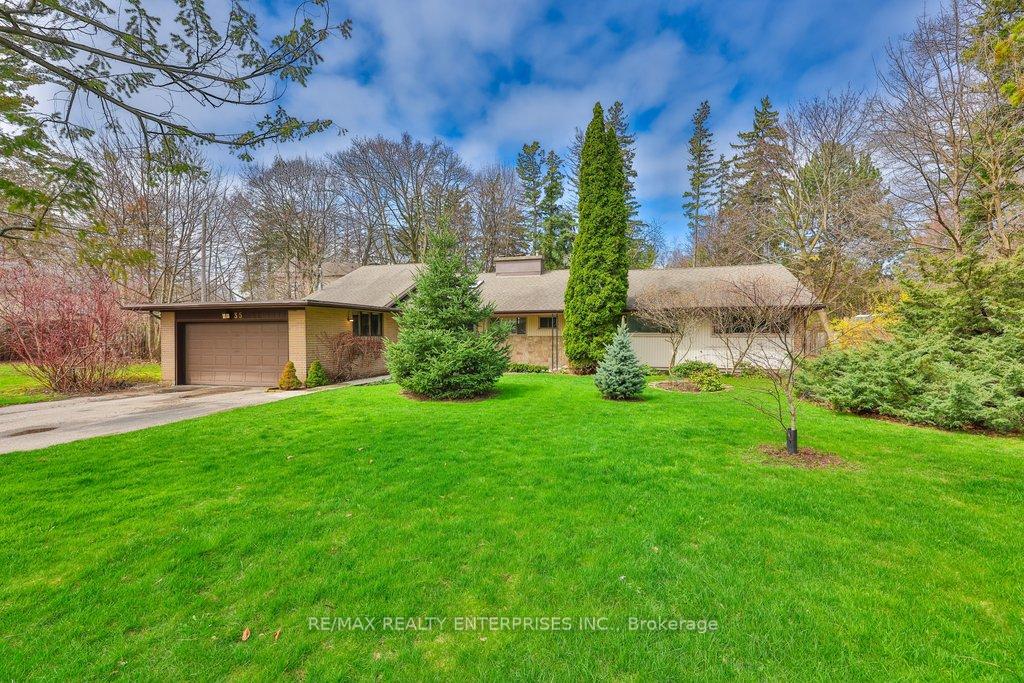 35 Hollyrood Heights Drive 