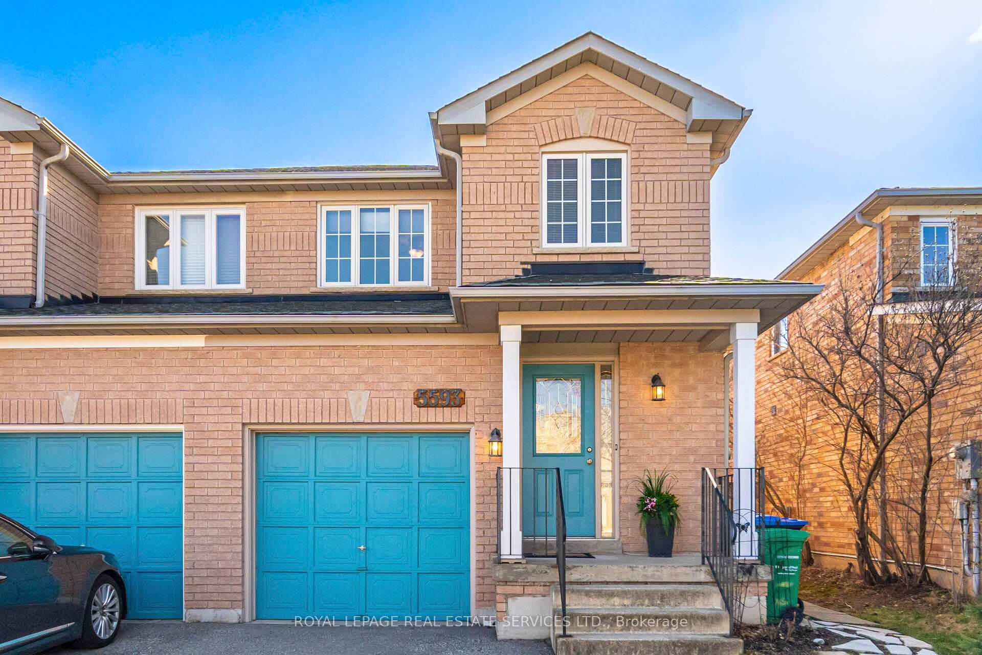 5593 Palmerston Crescent 