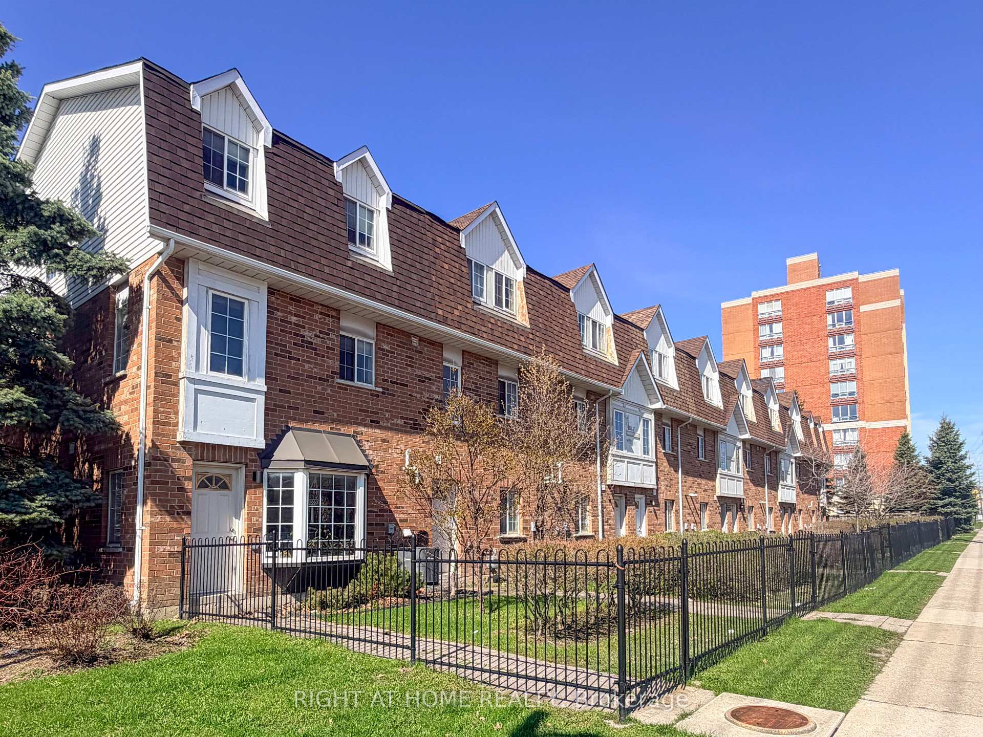 1525 South Parade Court  #28