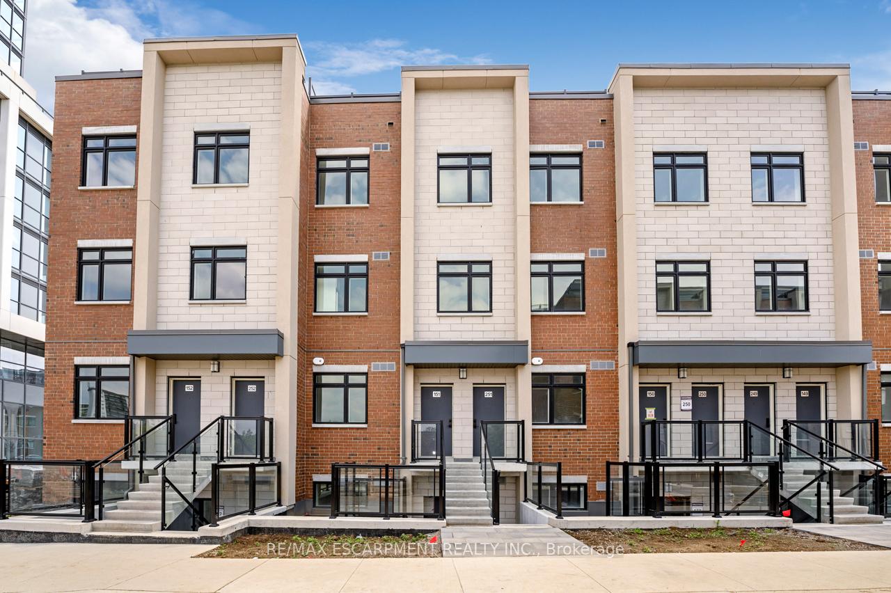 1075 Douglas McCurdy Common  #251