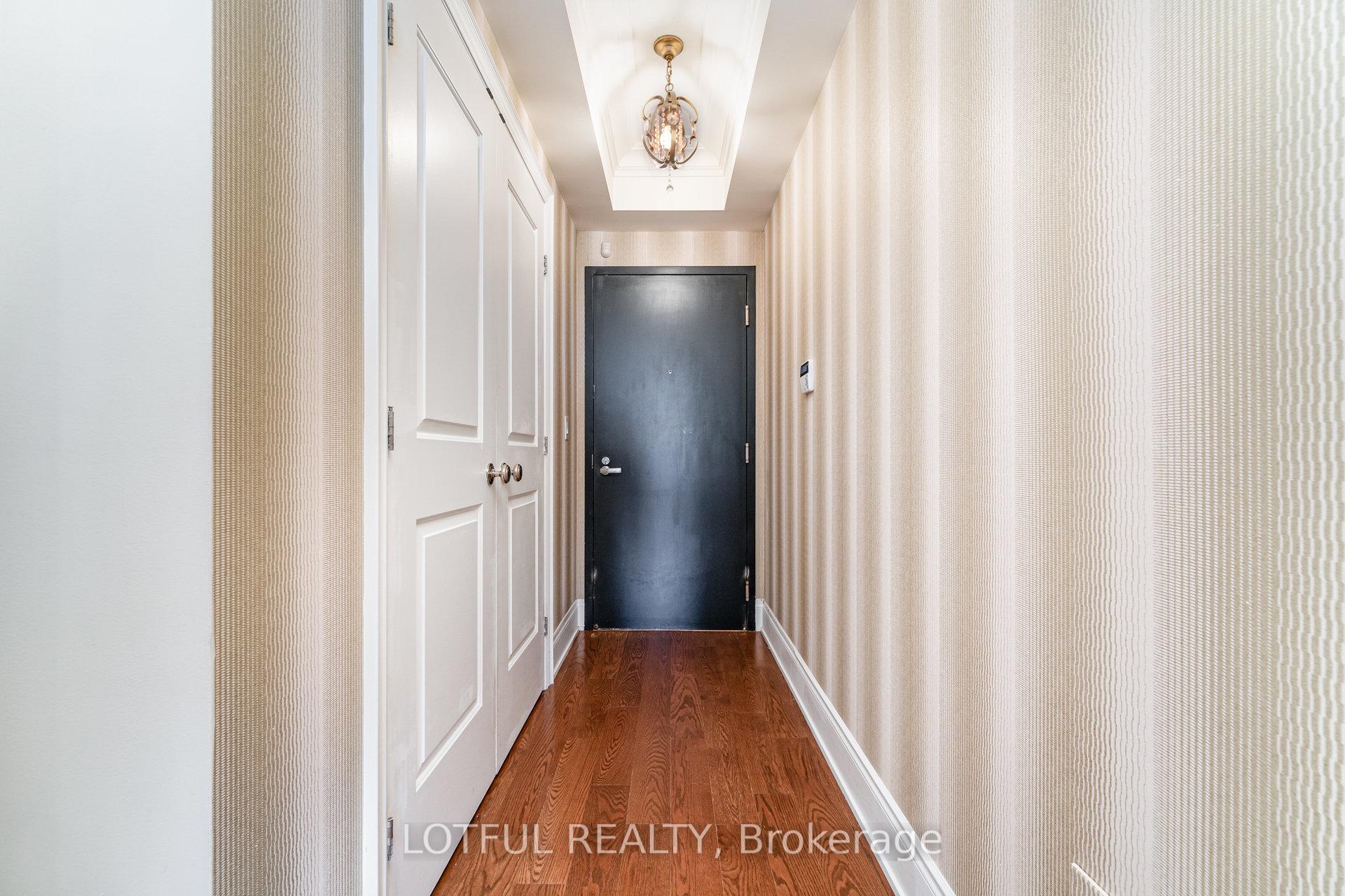 3500 Lakeshore Road W #711