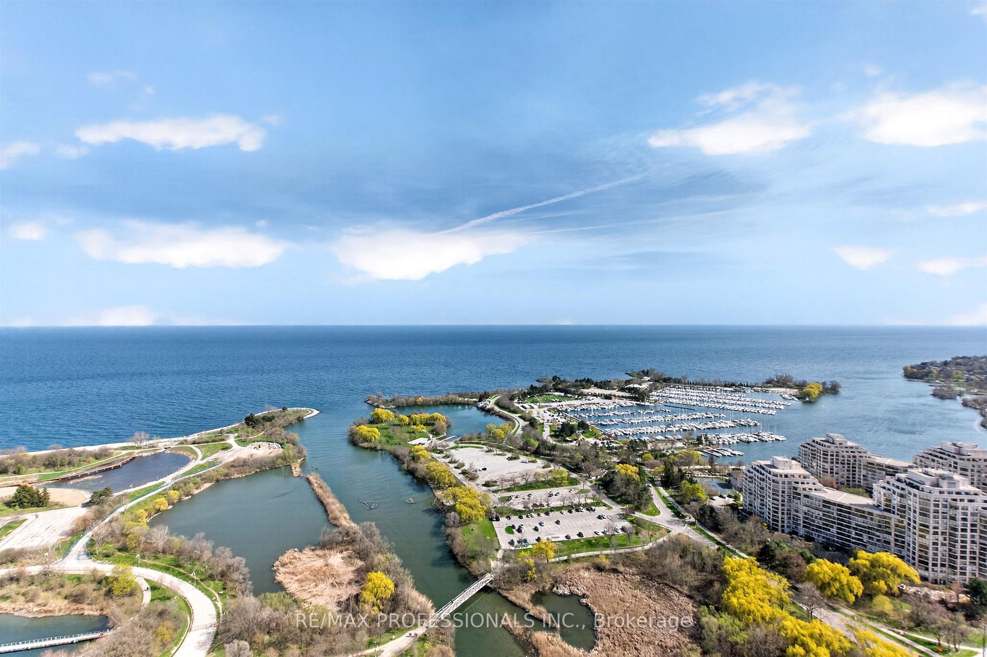 2200 Lake Shore Boulevard W UPH01