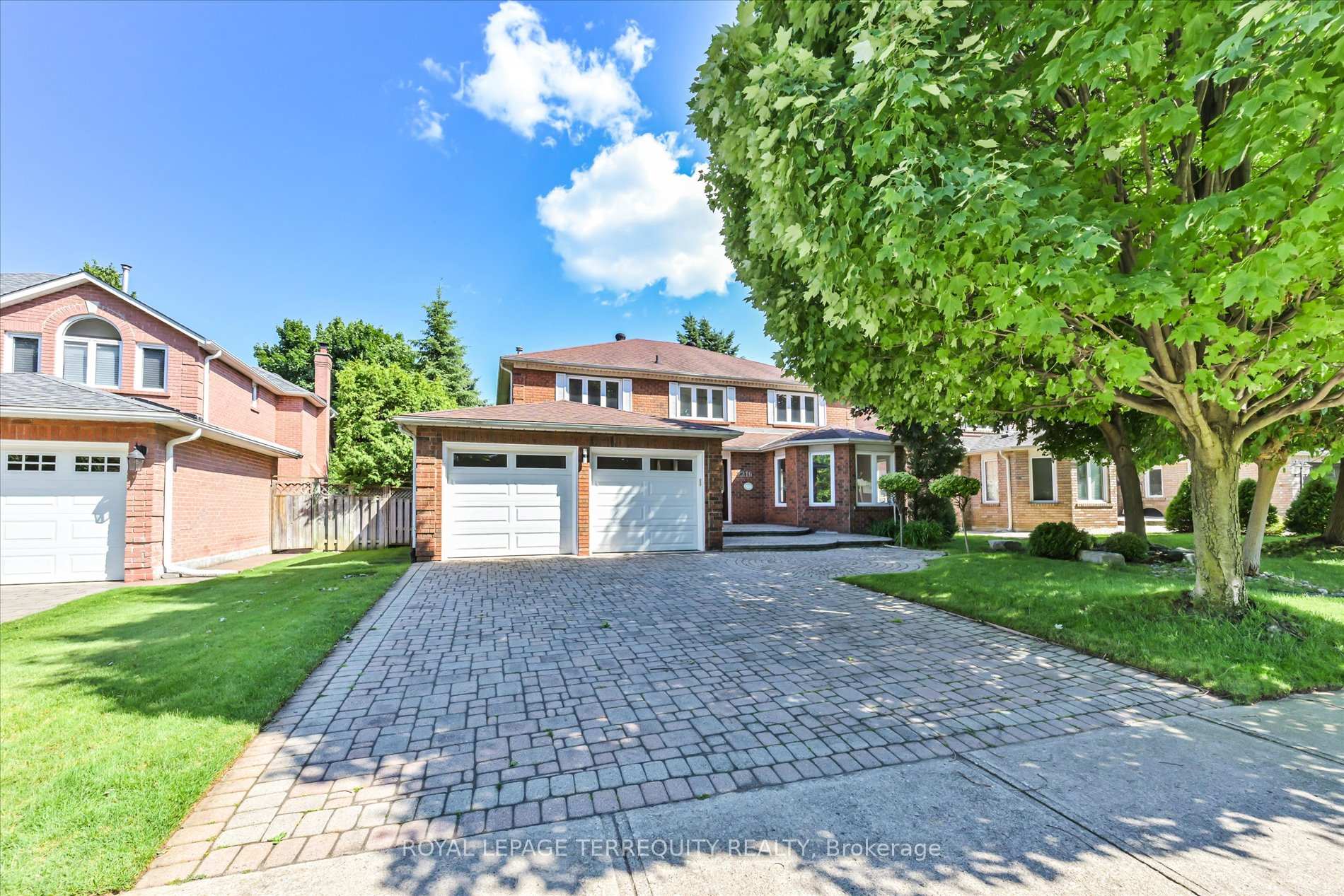 2216 Dunvegan Avenue 