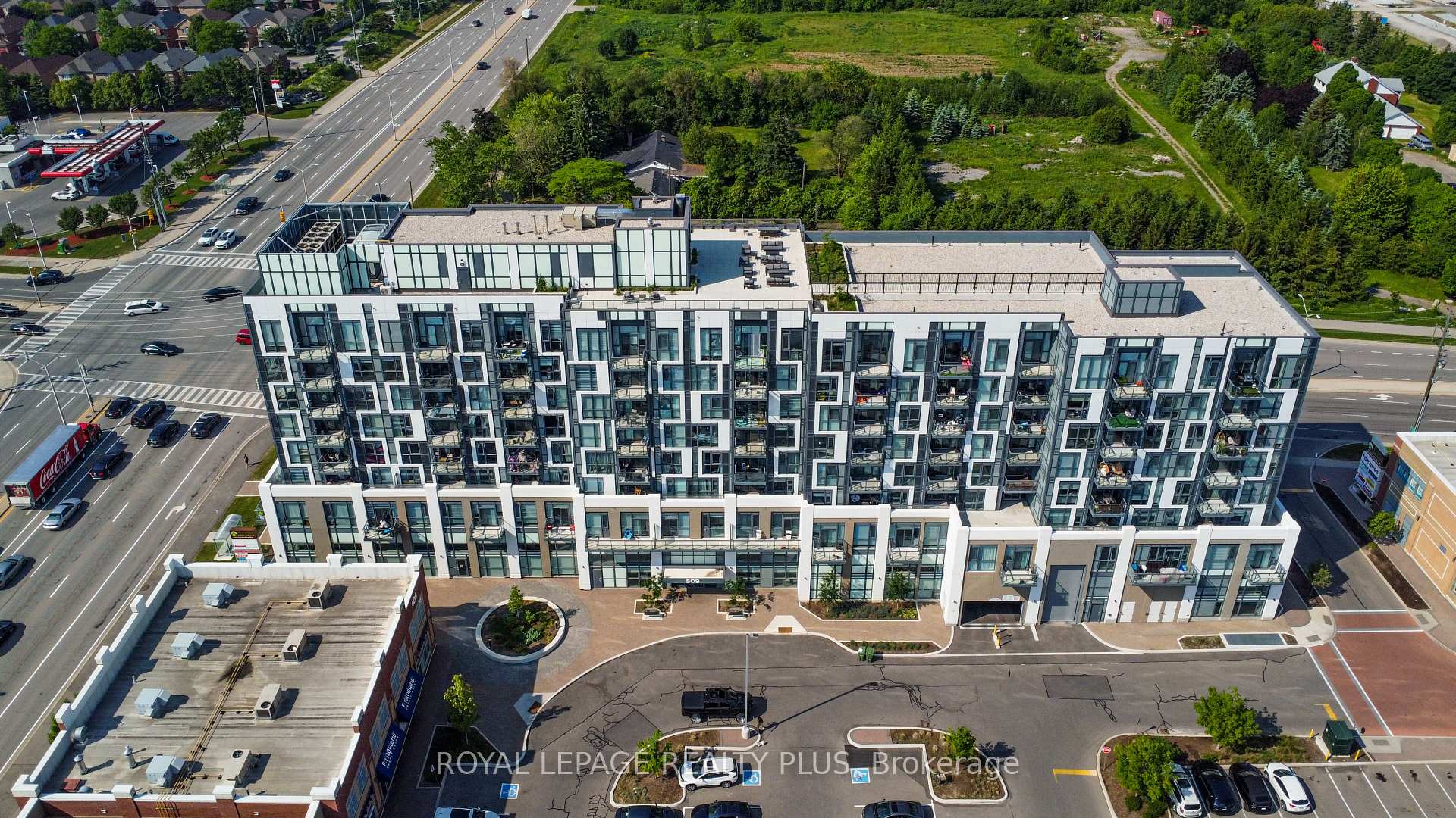 509 Dundas Street W #701