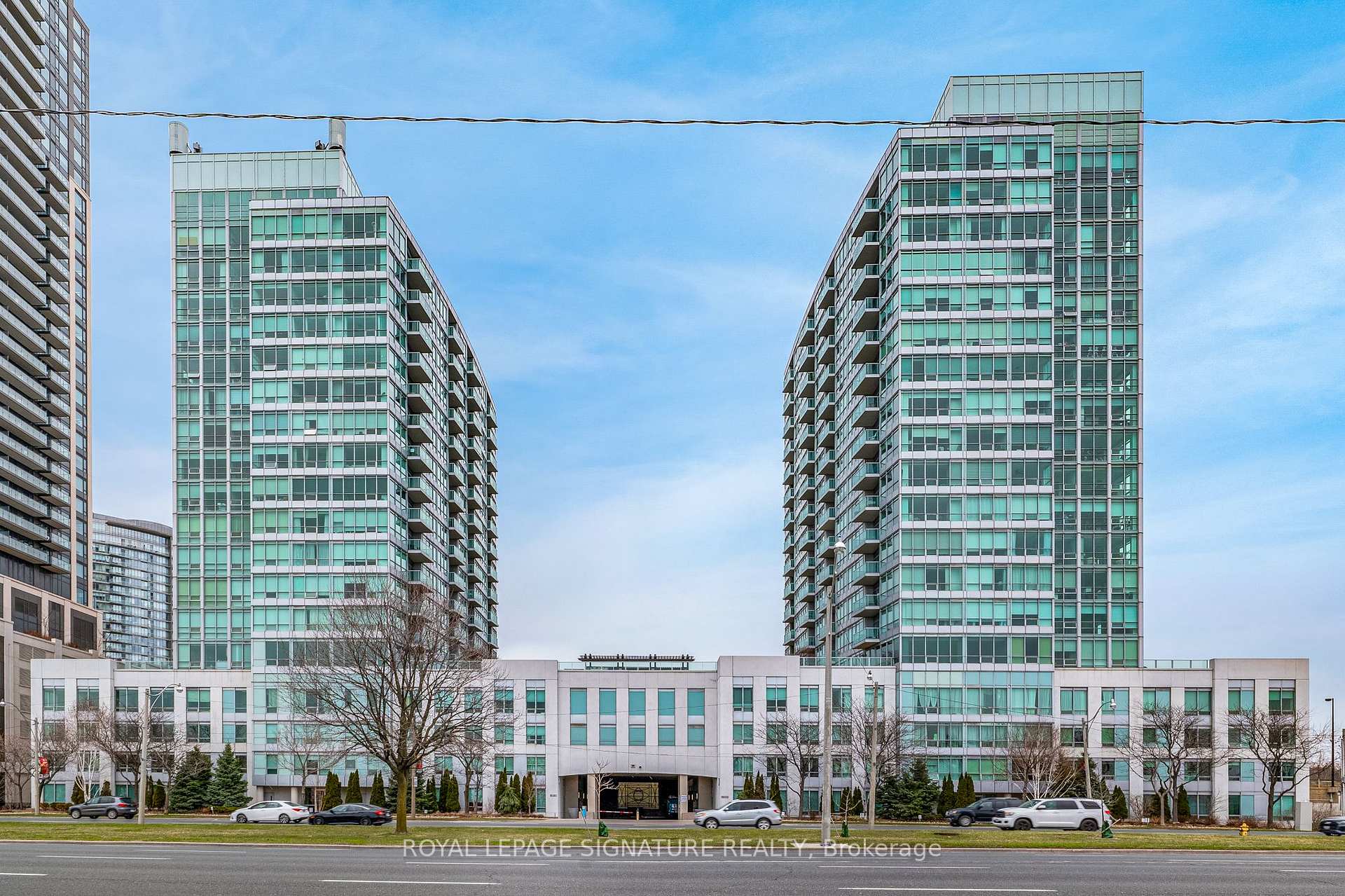 1910 Lake Shore Boulevard W LPH6
