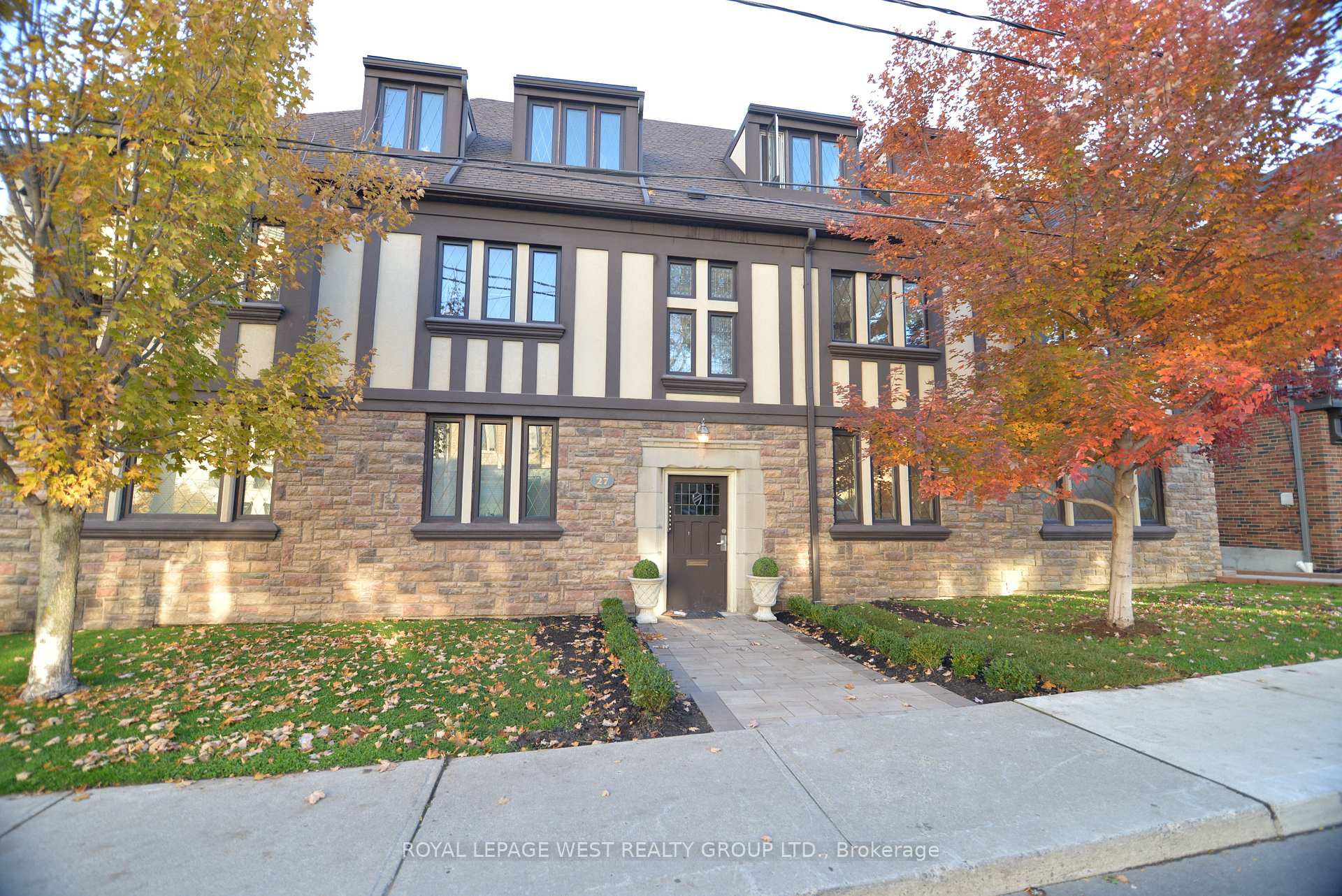 27 Mossom Road W