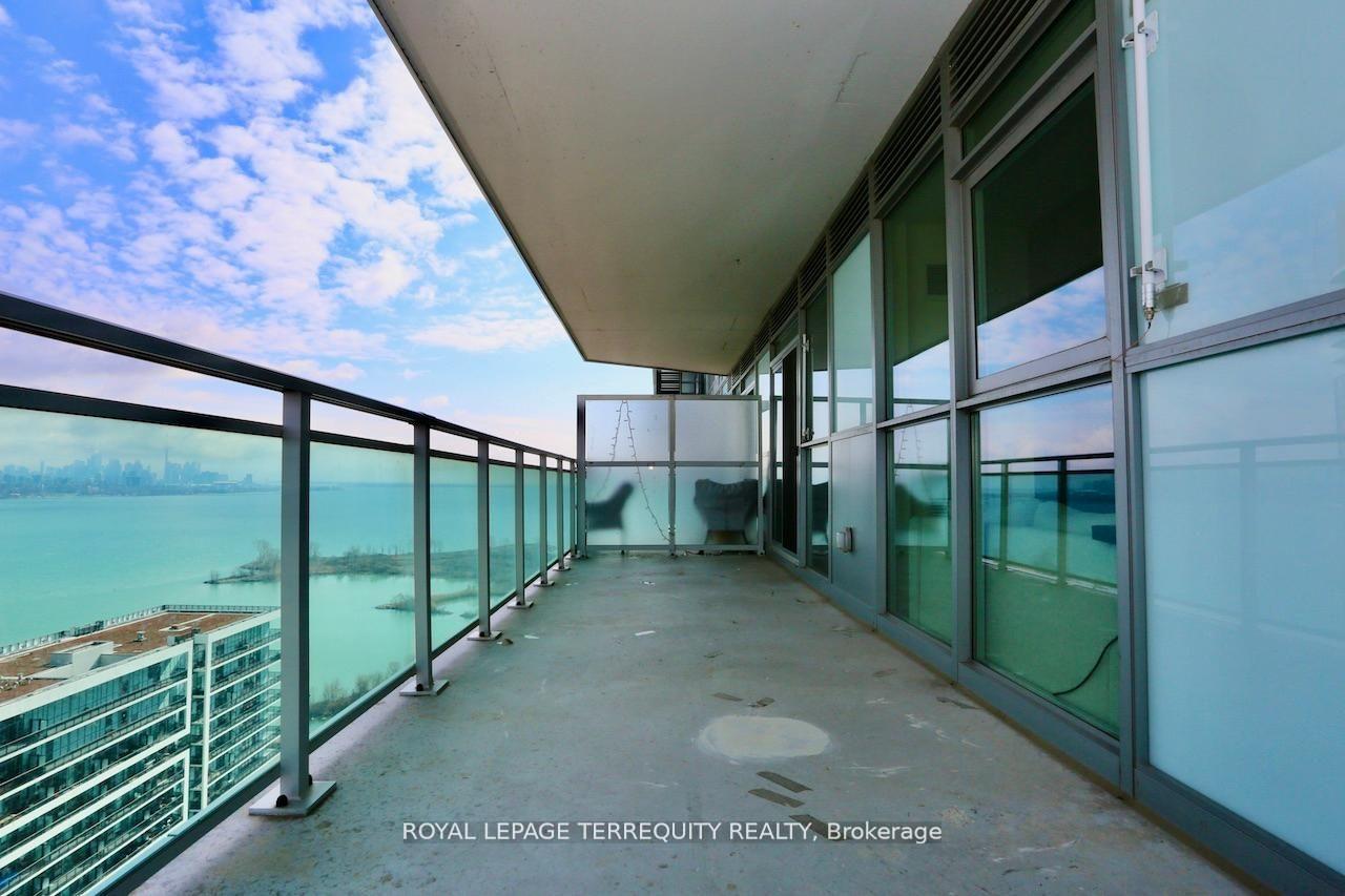 33 Shore Breeze Drive  #2504