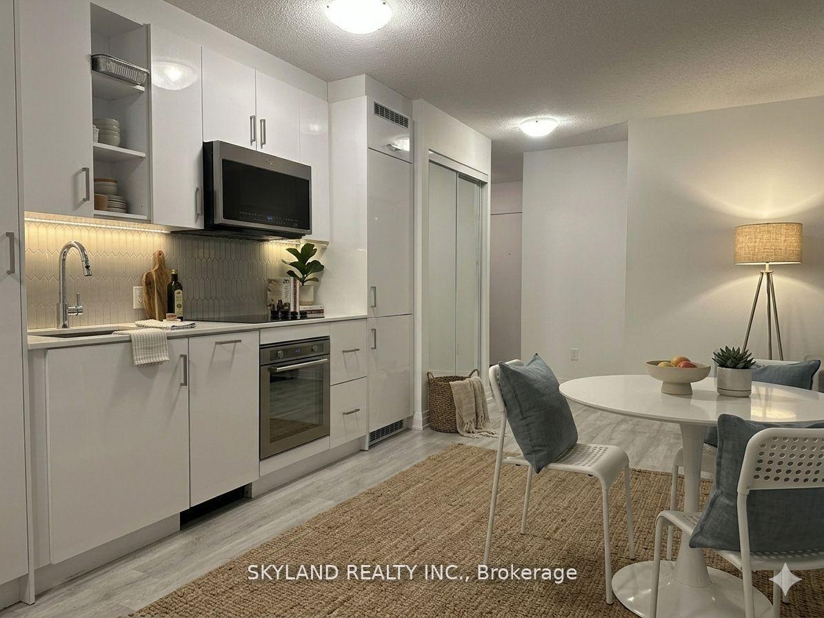 251 Manitoba Street  #205