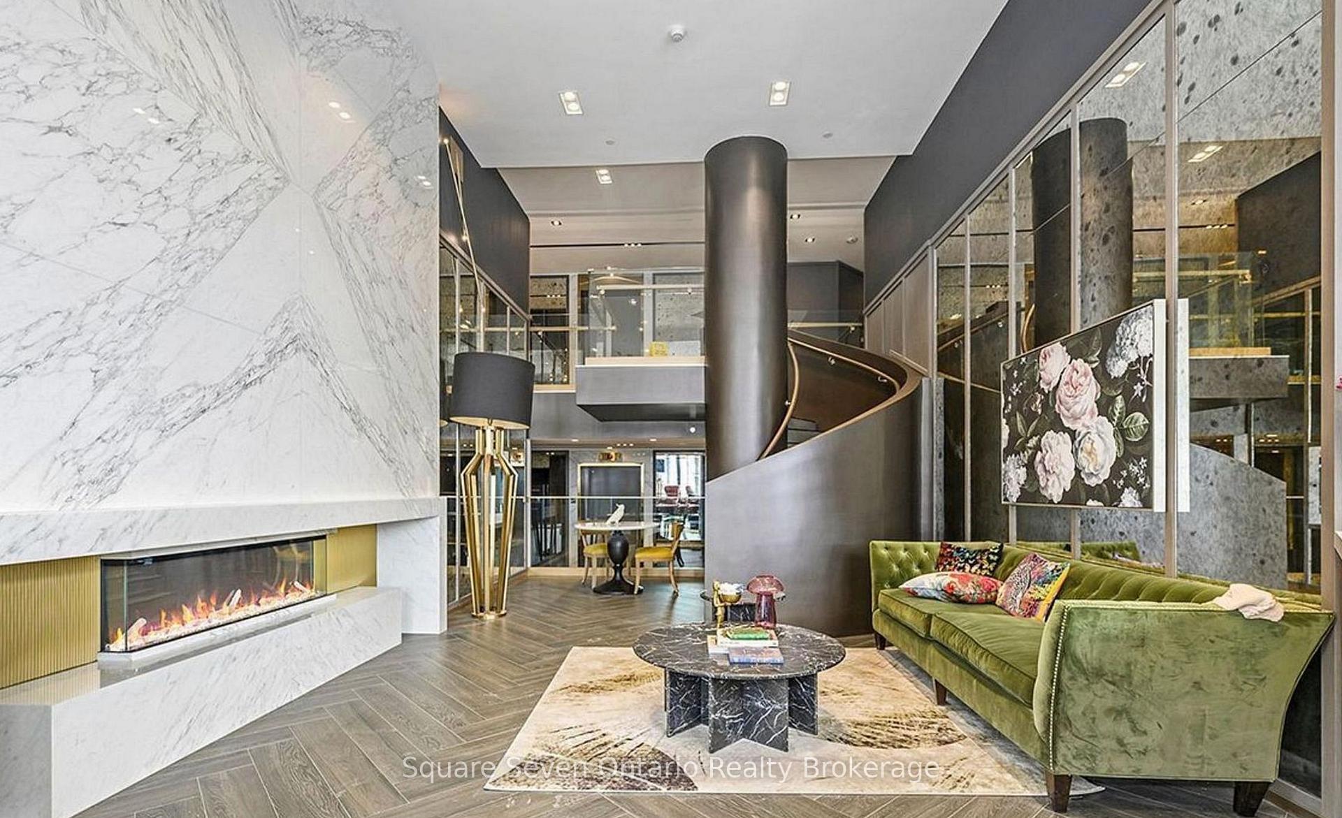 395 Dundas Street  #820