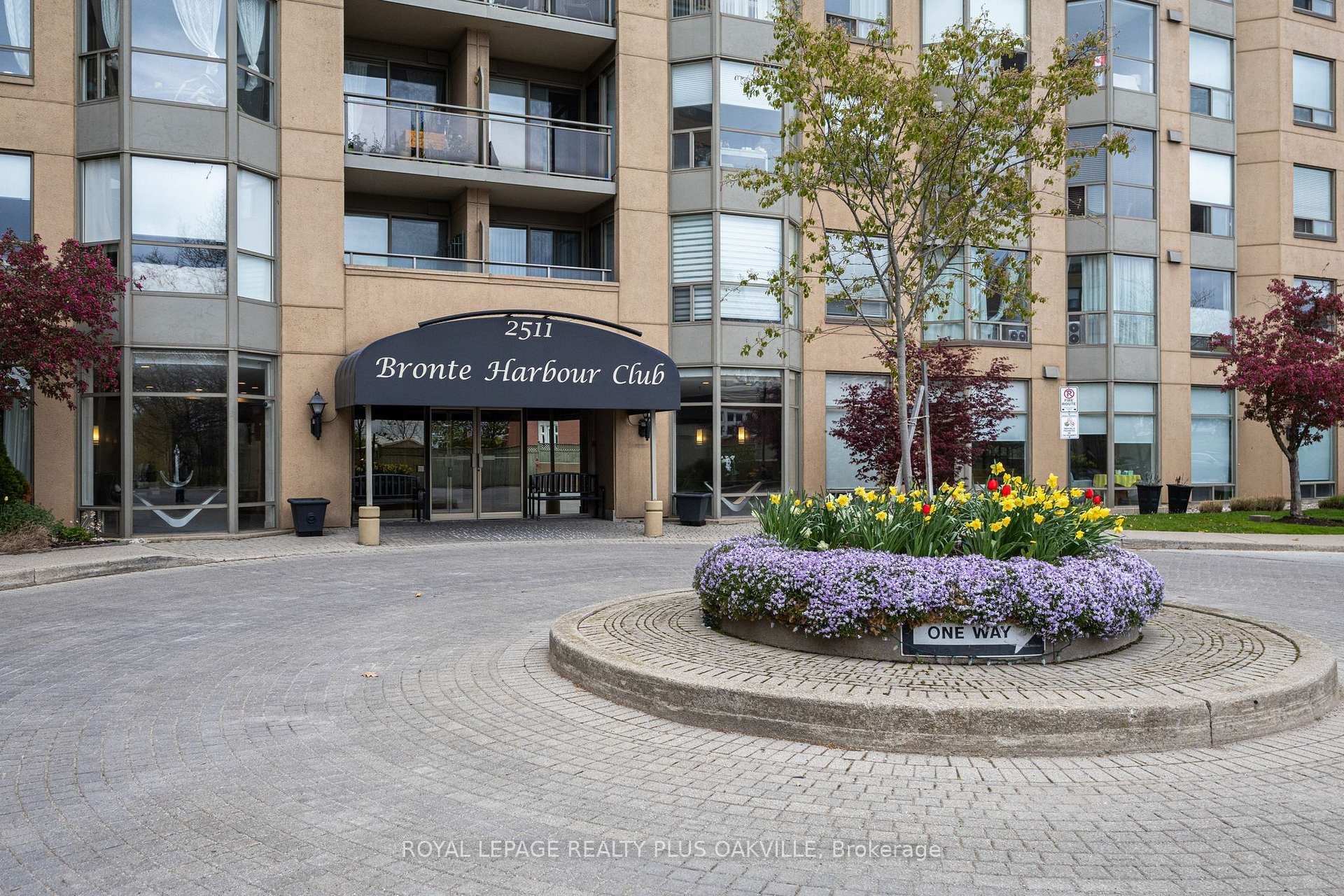 2511 Lakeshore Road W #311