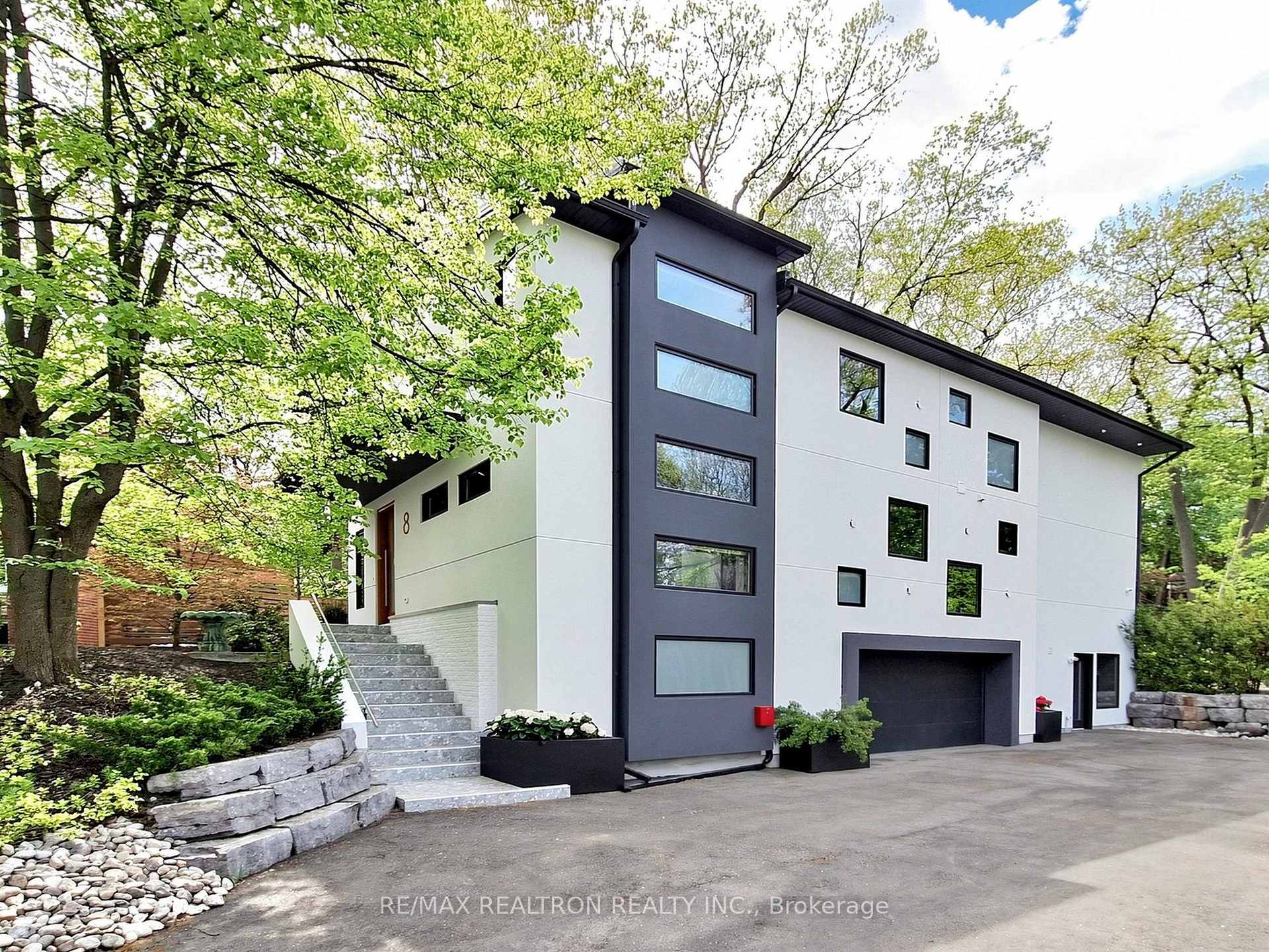 8 Breezewood Drive 