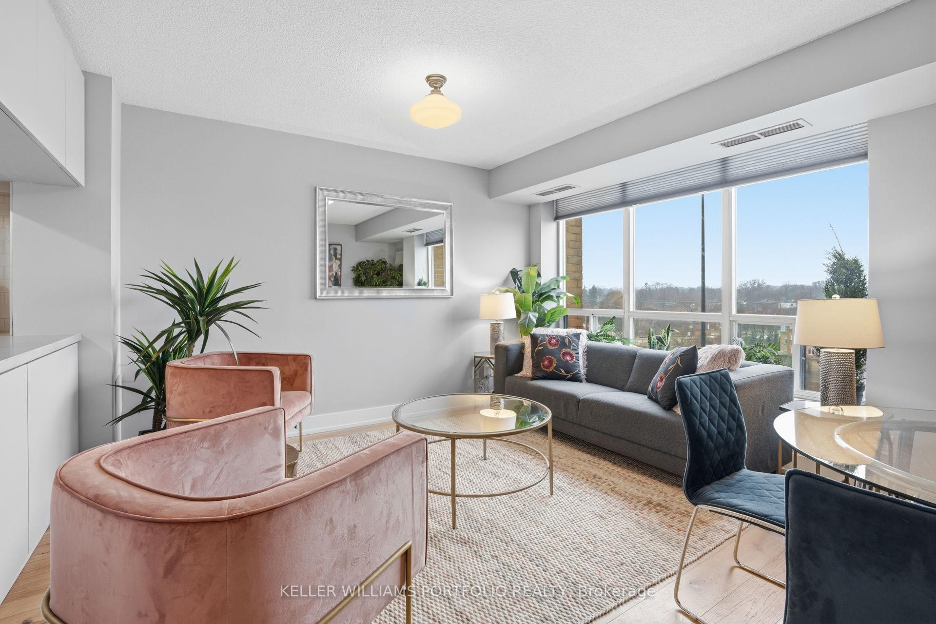 190 Manitoba Street  #802