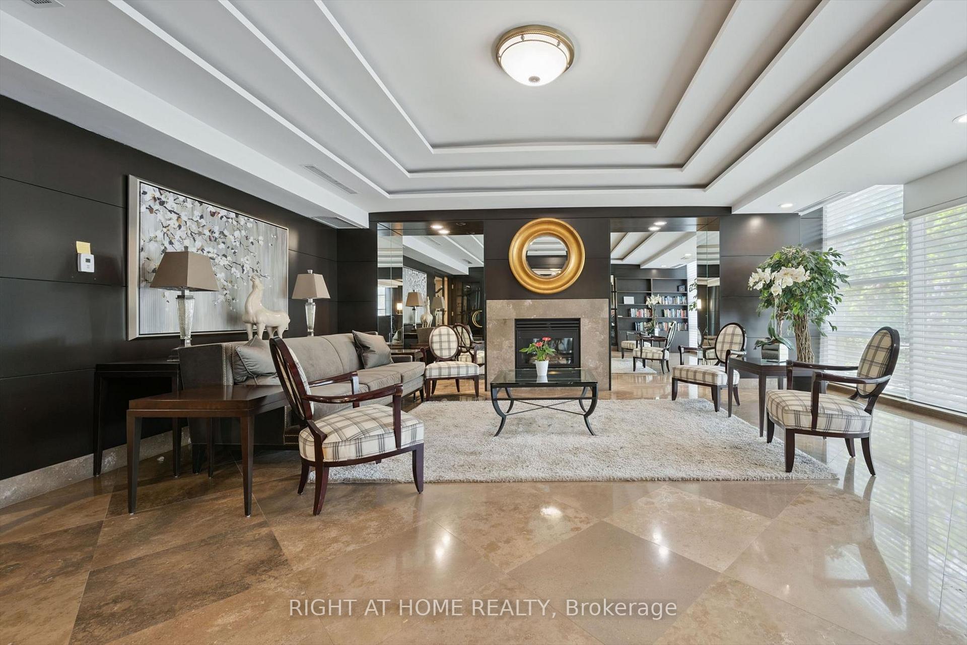 2662 Bloor Street W #512