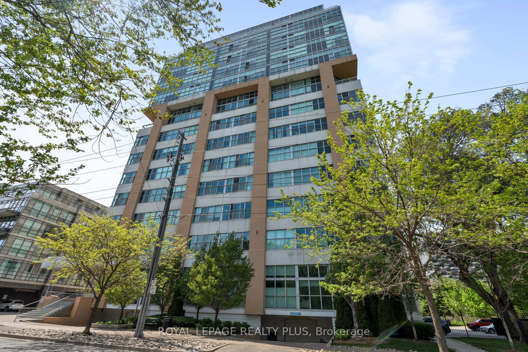 2 Fieldway Road  #1016