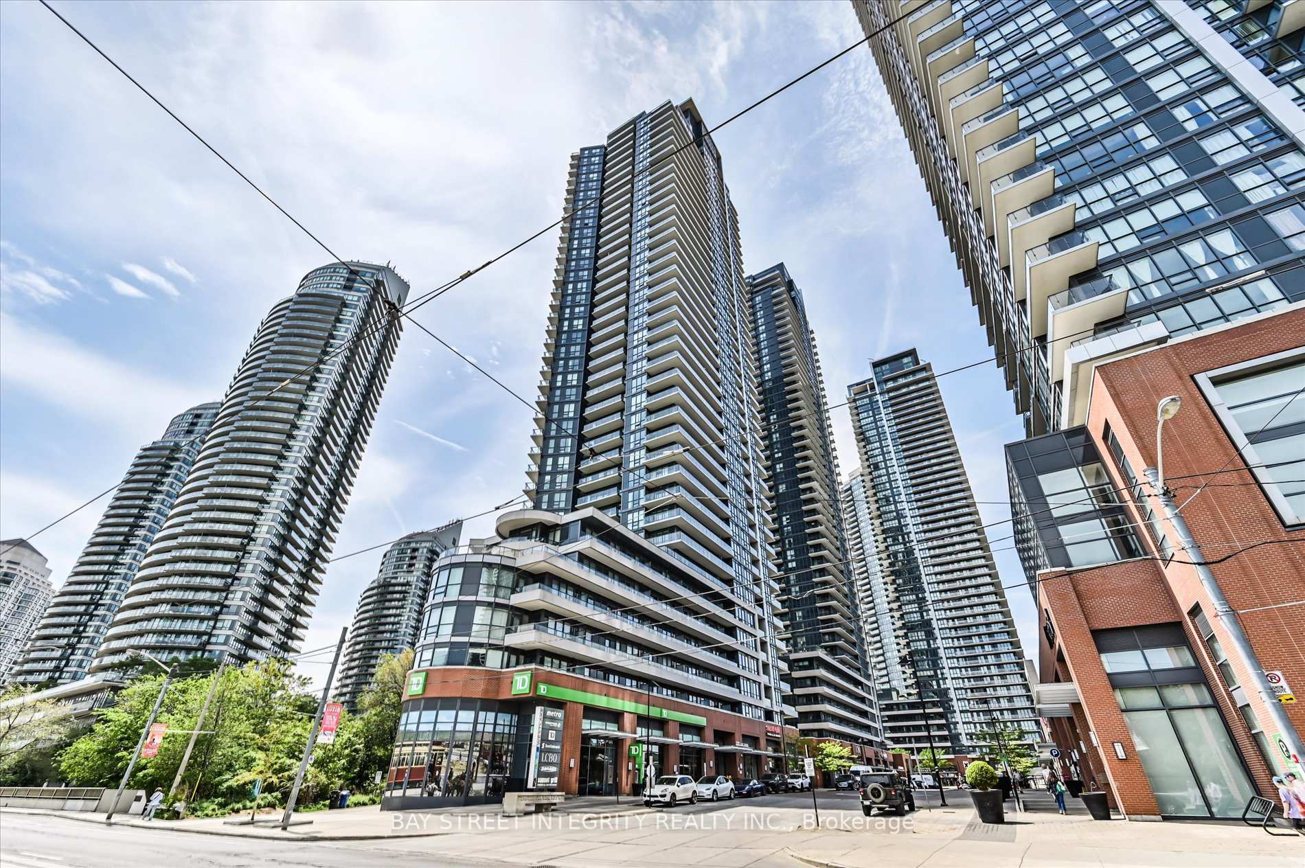 2212 Lake Shore Boulevard W #2001