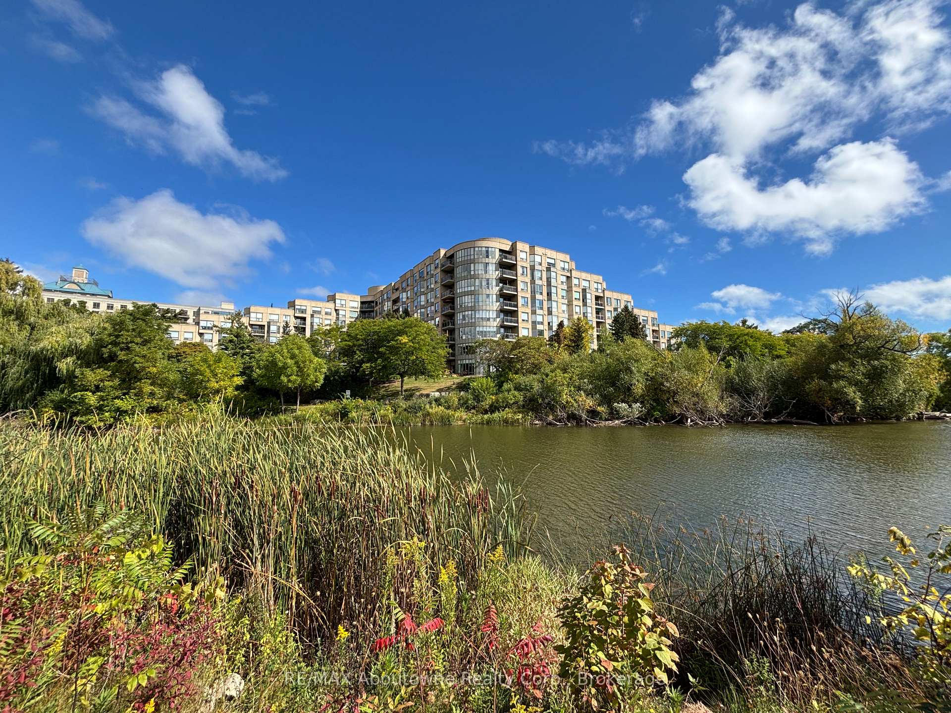 2511 Lakeshore Road W #406