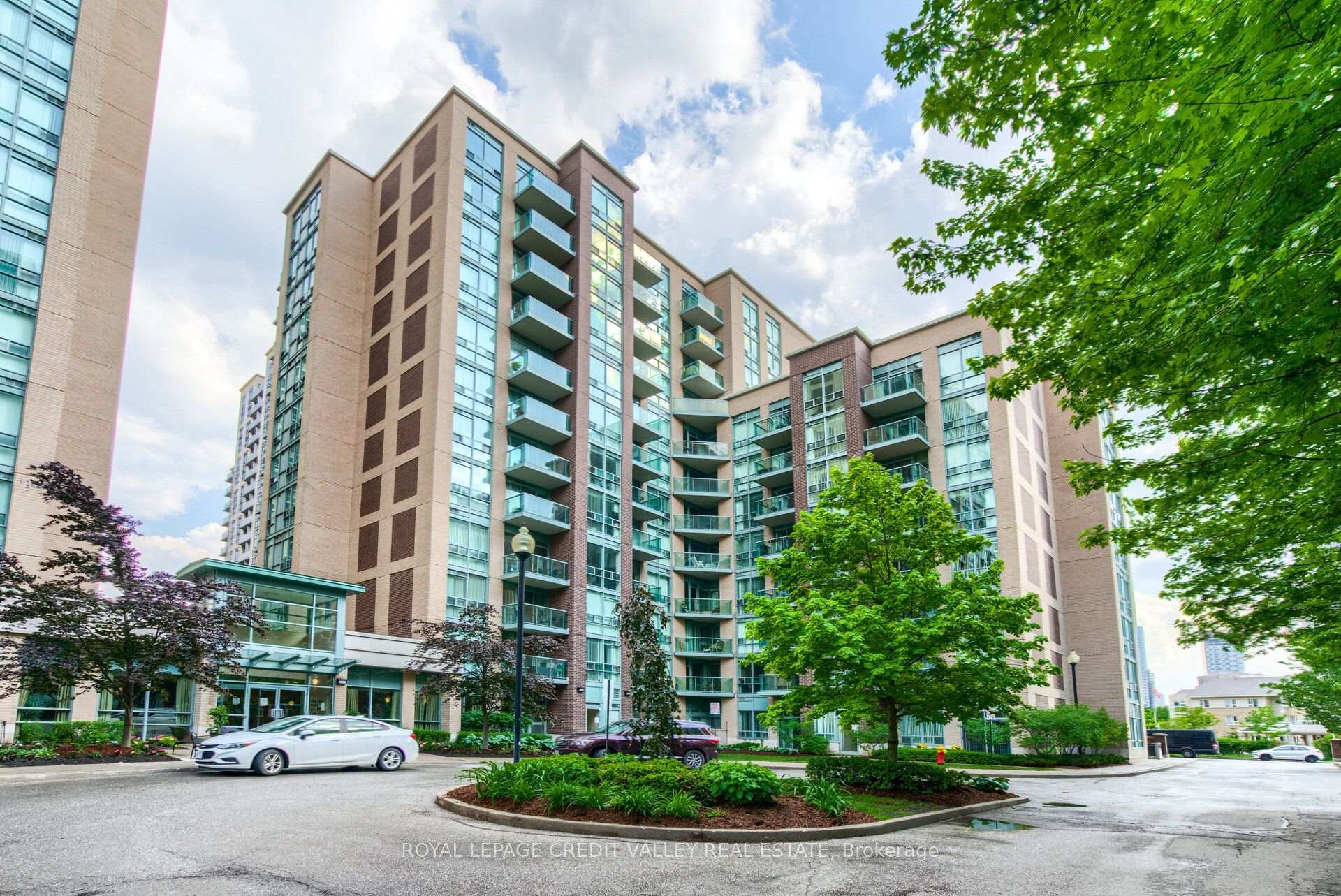 9 Michael Power Place  #902