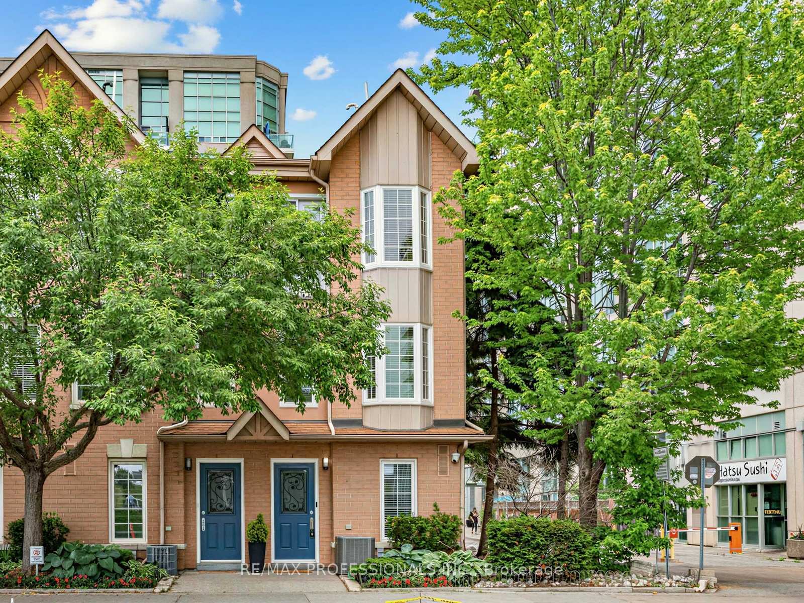 220 Manitoba Street  #32