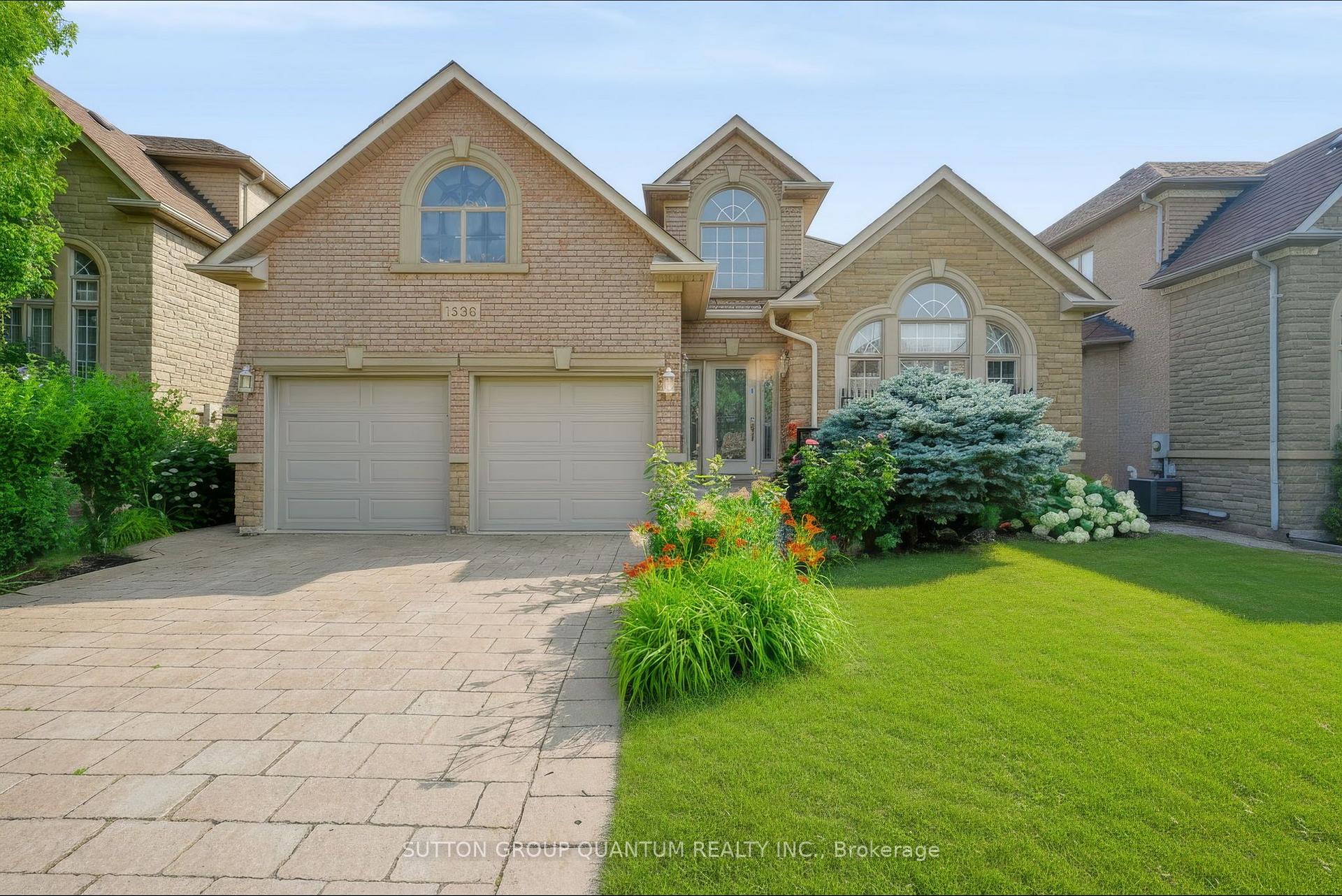 1536 Pinery Crescent 